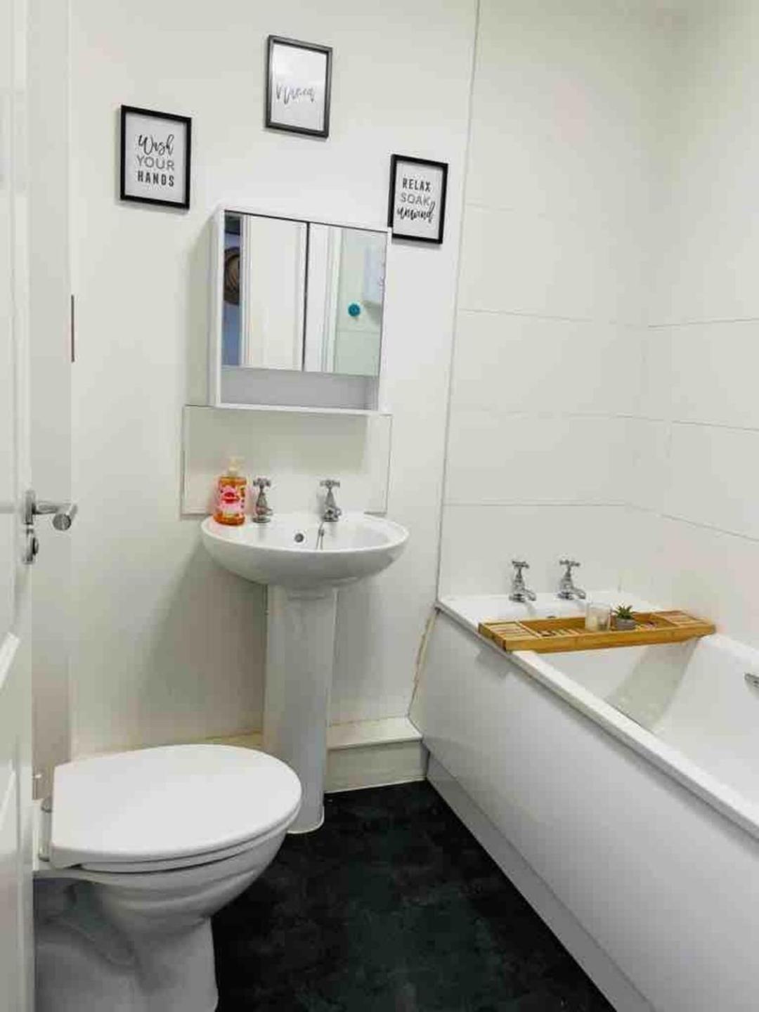2 Bed Self Contained Apartment Рексъм Екстериор снимка