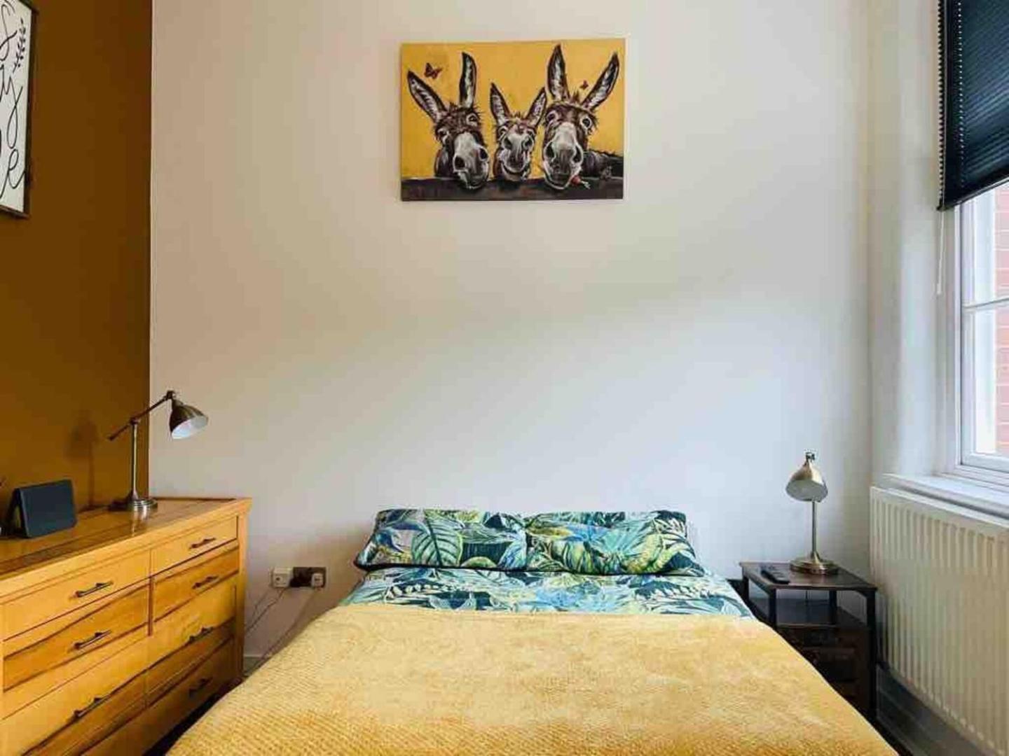 2 Bed Self Contained Apartment Рексъм Екстериор снимка